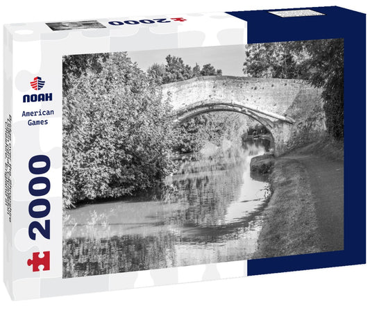 Noah Jigsaw Puzzle Bridge over the Shropshire Union canal, Christleton, Cheshire, England in black white 2000 pieces