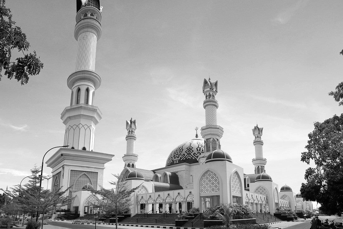 Noah Jigsaw Puzzle Islamic Center Mataram Lombok Indonesia in black white 2000 pieces
