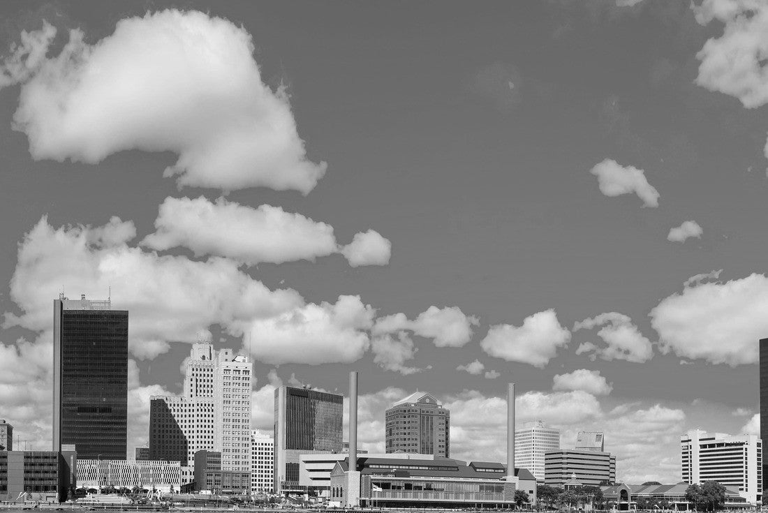 Toledo downtown skyline with blue sky and white clouds, Ohio 2000pc PuzzleBlack and White