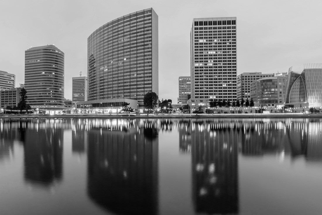 Noah Jigsaw Puzzle Downtown Oakland and Lake Merritt Reflections at Twilight. Oakland, Alameda County, California, USA in black white 2000 pieces