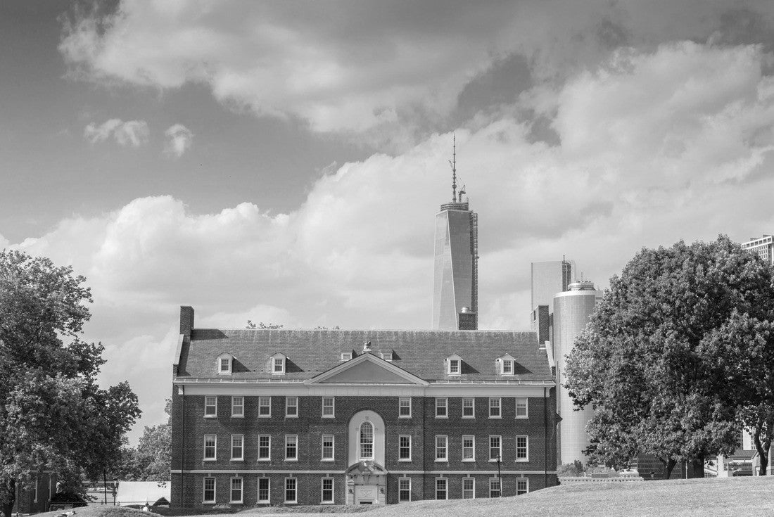Governors Island National Monument with Manhattan skyline on background 2000pc PuzzleBlack and White