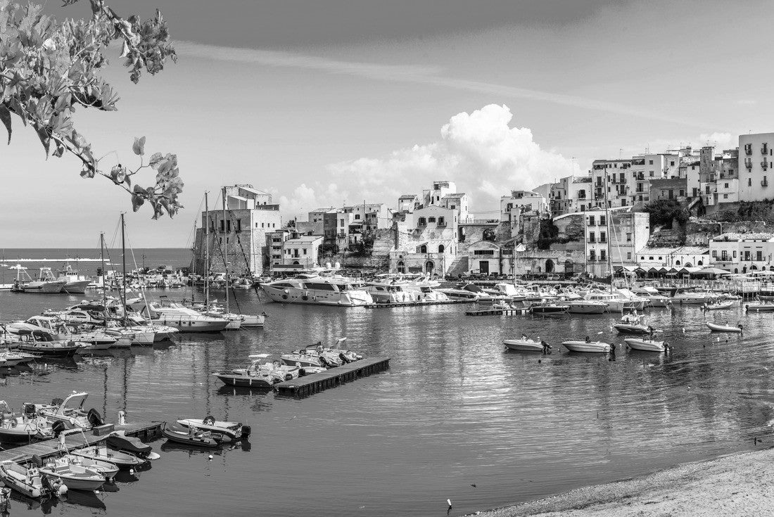 The Sicilian harbor of Castellammare del Golfo, amazing coastal village of the island of Sicily, province of Trapani, Italy 2000pc PuzzleBlack and White