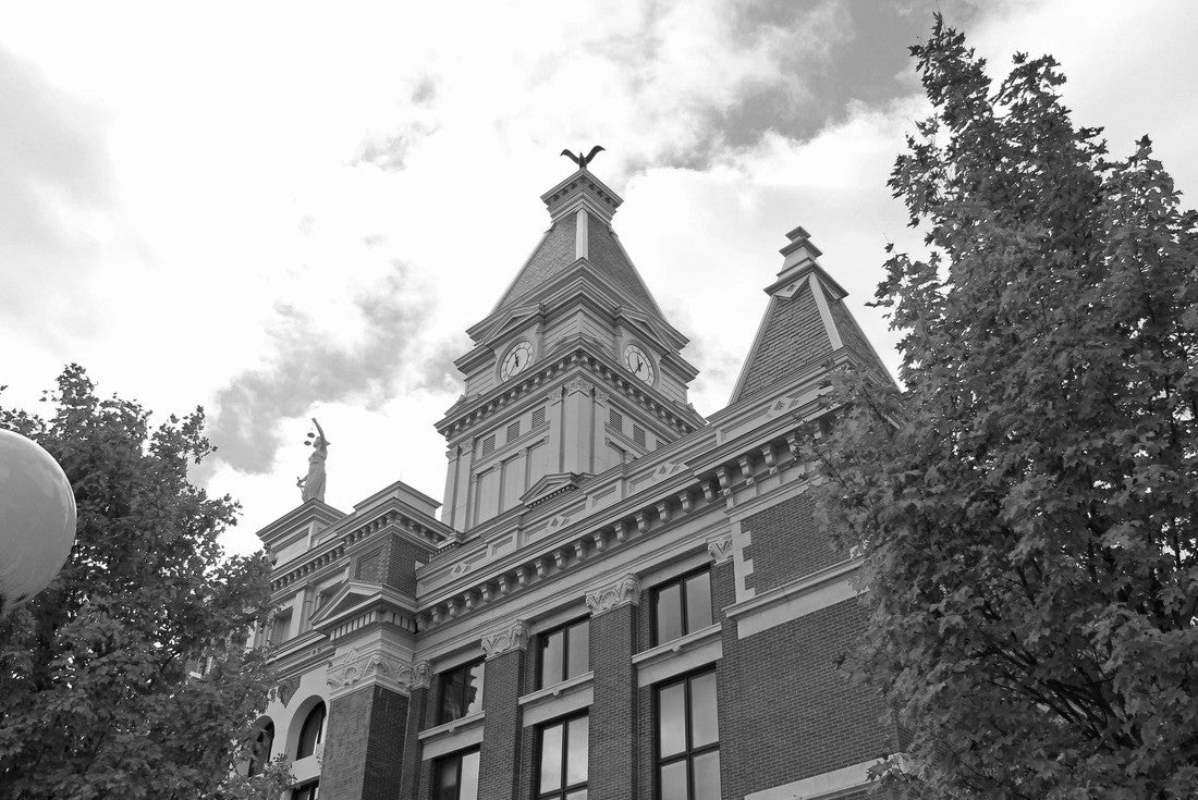 Montgomery County Courthouse, Clarksville, Tennessee 2000pc PuzzleBlack and White
