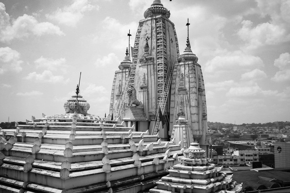 Noah Jigsaw Puzzle Hindu Temple in Kampala. Uganda in black white 2000 pieces