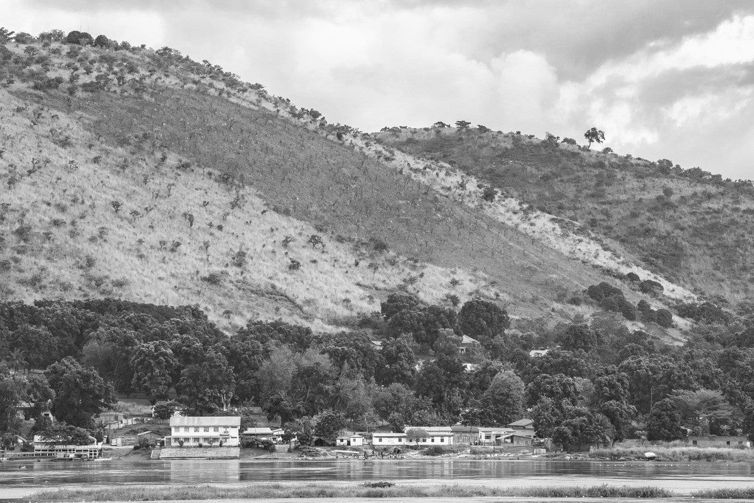 Noah Jigsaw Puzzle Ubangi River, village in the Central African Republic on the Ubangi River in black white 2000 pieces