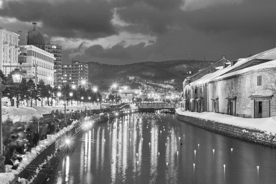 Otaru, Japan winter skyline on the canals at dusk 2000pc PuzzleBlack and White