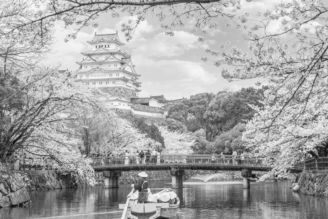 Himeji, Japan at Himeji Castle in spring with visitors for the cherry blossom season 2000pc PuzzleBlack and White