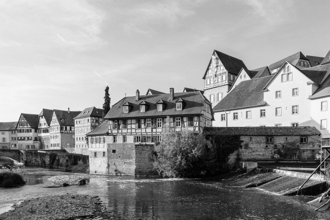 Half-timbered houses on the river of Schwäbisch Hall in Baden-Wurttemberg Germany 2000pc PuzzleBlack and White