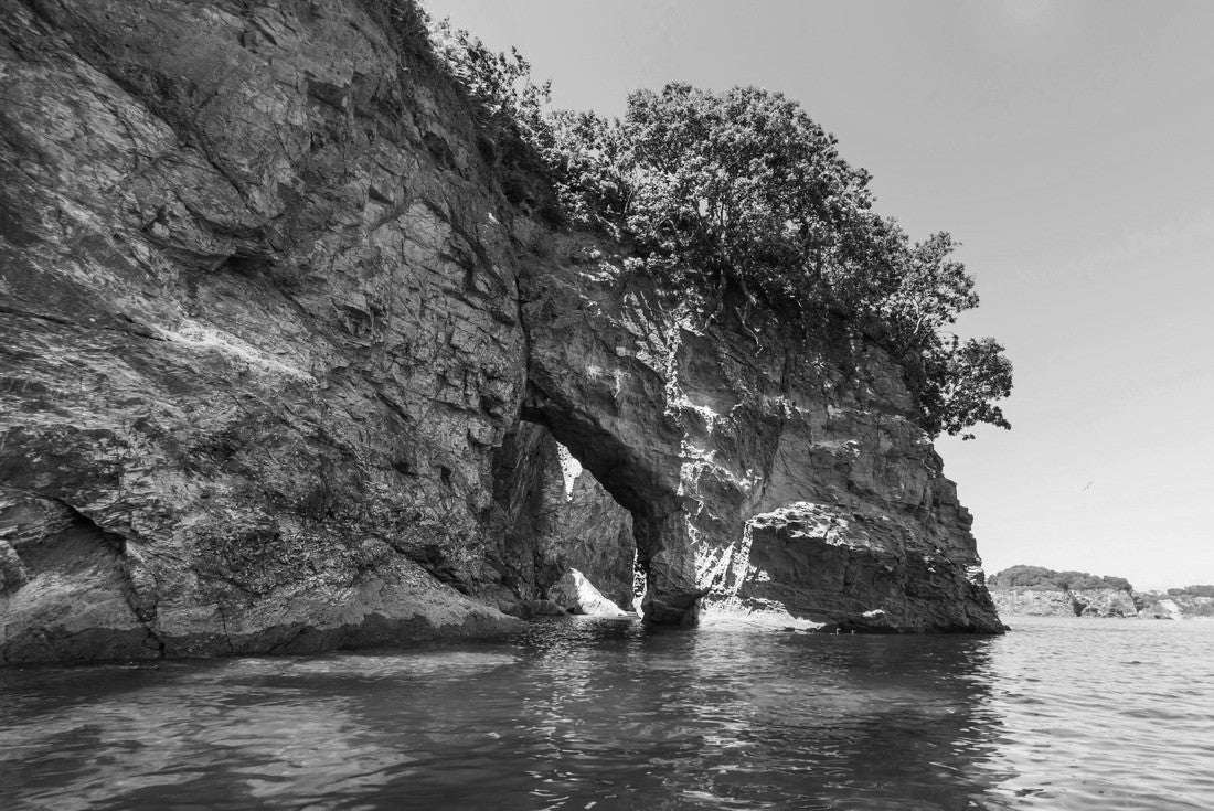Porthpean beach caves, St Austell Bay 2000pc PuzzleBlack and White