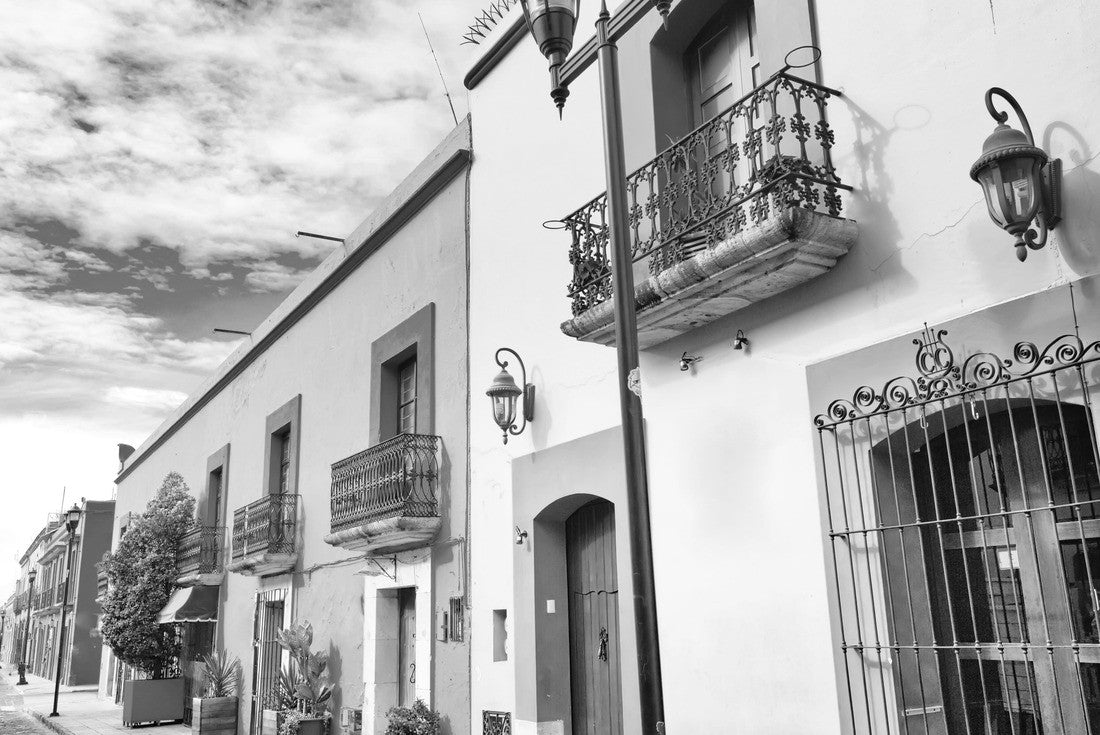 Oaxaca city, the enchanting old towns and colorful colonial buildings in the historic city center 2000pc PuzzleBlack and White