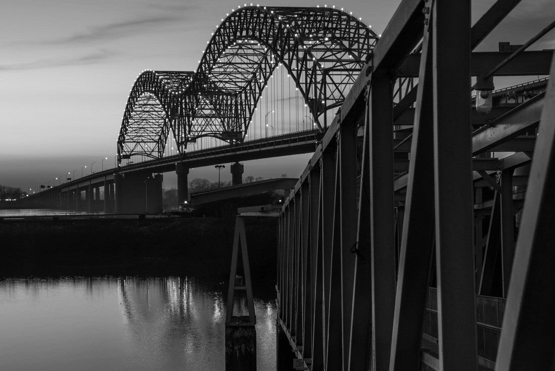 Hernando de Soto Bridge at sunset in Memphis Tennessee 2000pc PuzzleBlack and White