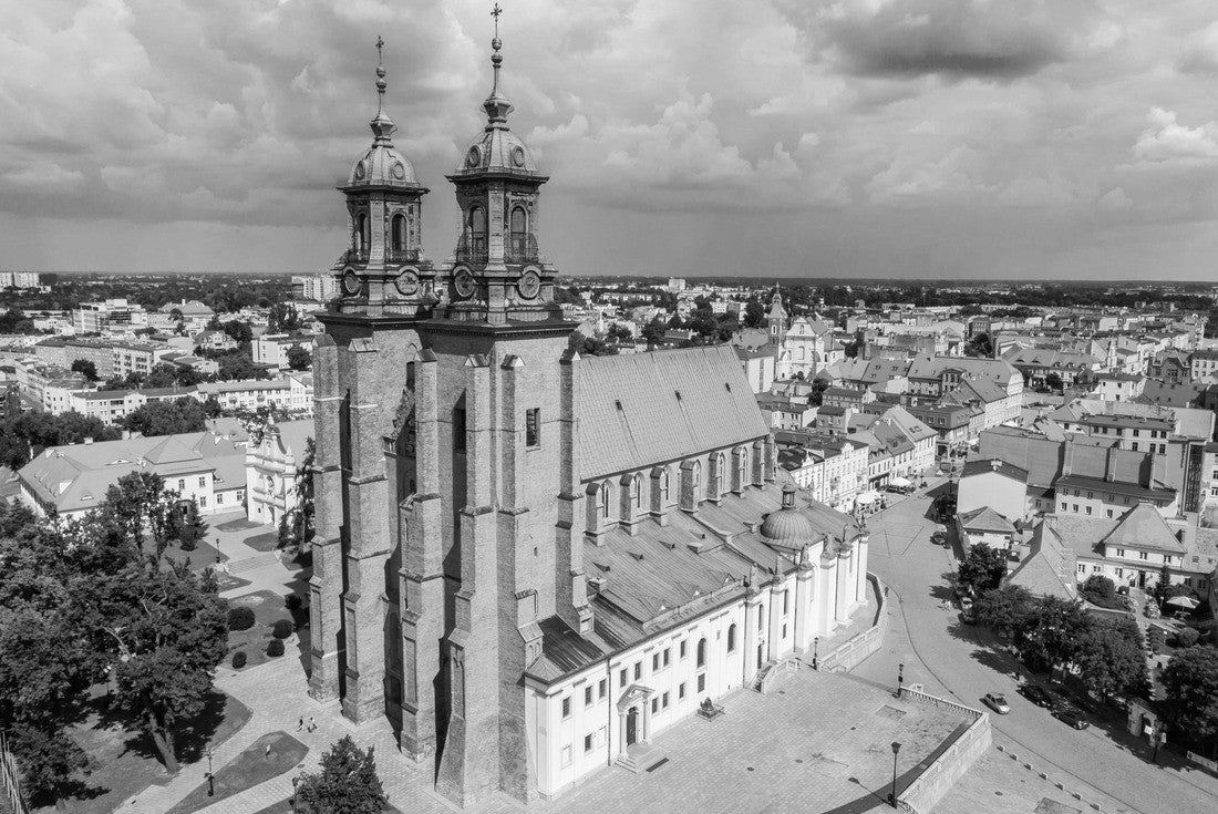 Acient Kathedrale in Gniezno City, with old town and streets, Poland 2000pc PuzzleBlack and White