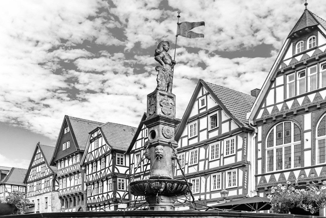 Roland fountain on the marketplace of Fritzlar, Kassel region, Hesse, Germany 2000pc PuzzleBlack and White