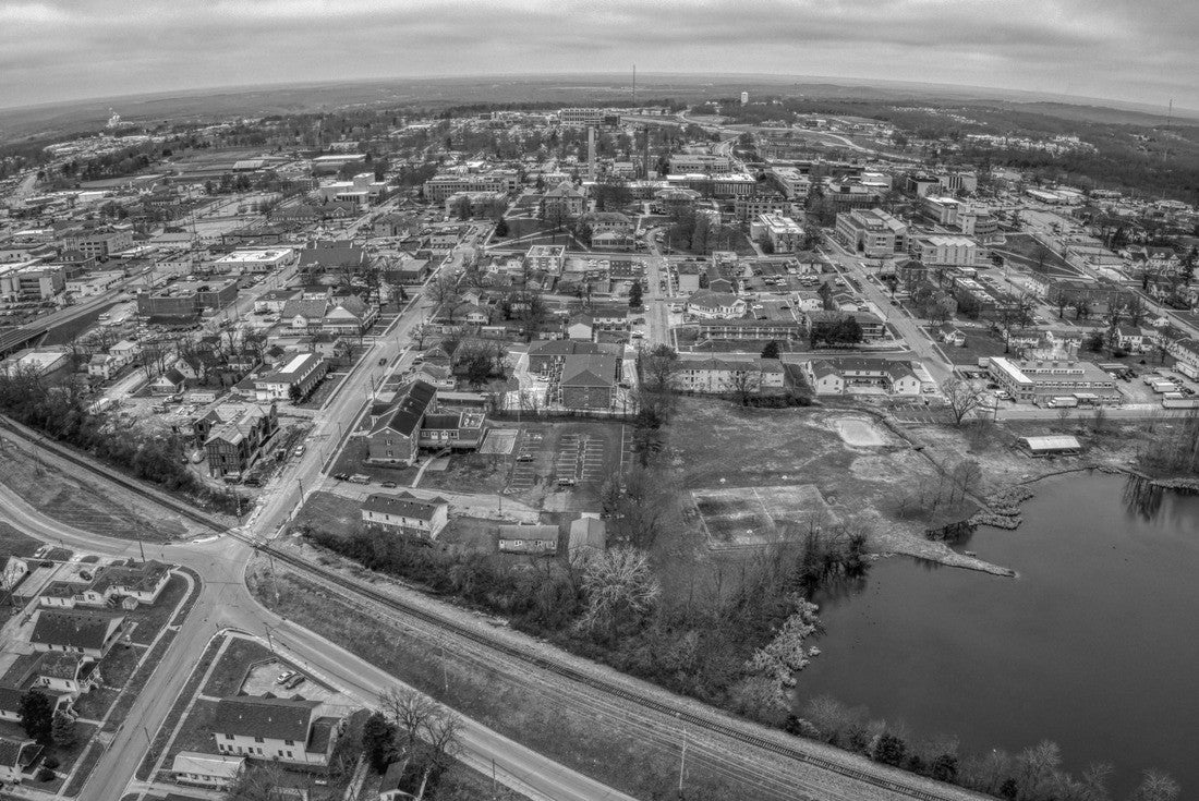 Rolla is a town in the US state of Missouri 2000pc PuzzleBlack and White