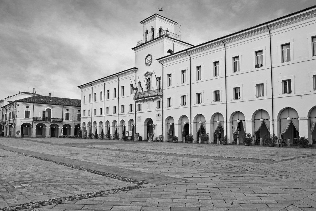 Cervia, Ravenna, Emilia-Romagna, Italy: the ancient town hall from 1712, built on the main square of the city on the Adriatic coast 2000pc PuzzleBlack and White