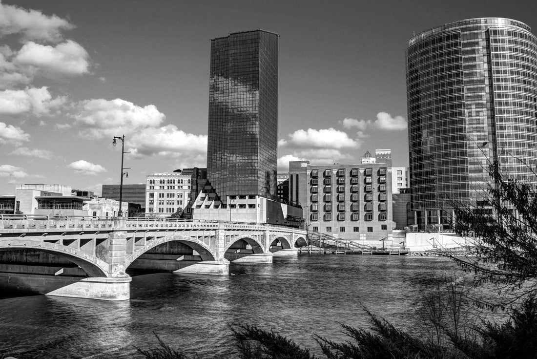 Grand Rapids Michigan, Grand River in from of buildings 2000pc PuzzleBlack and White