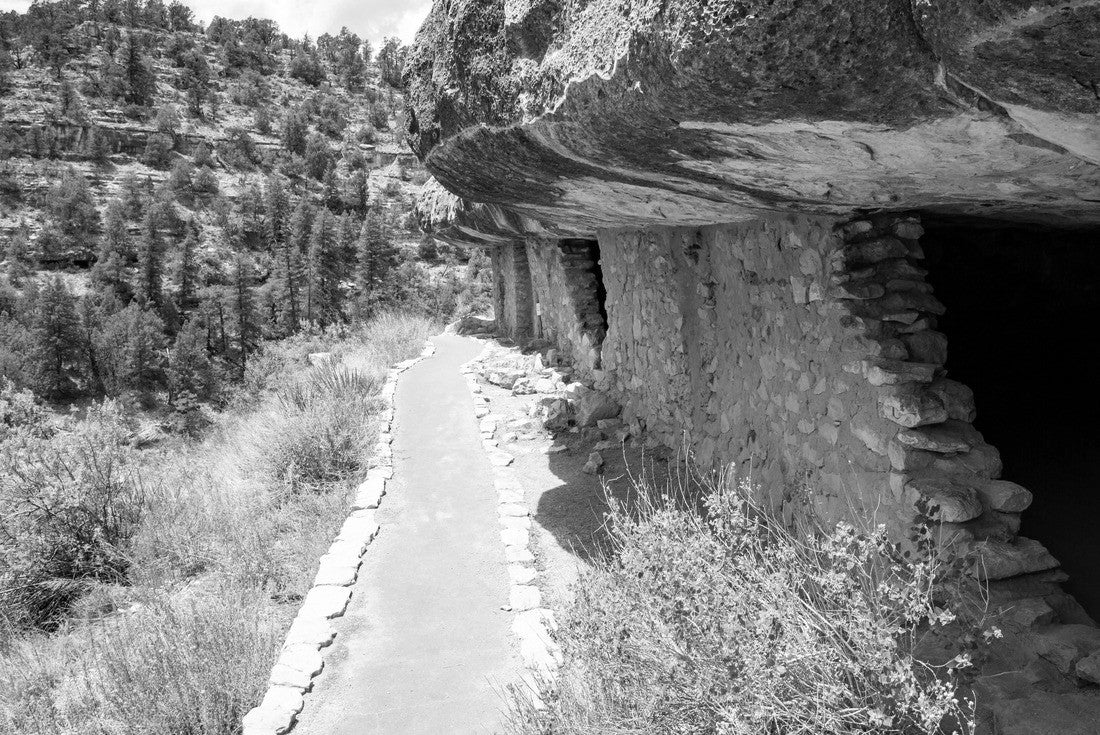 Noah Jigsaw Puzzle Indian ruins in Walnut Canyon National Monument, Arizona, USA in black white 2000 pieces