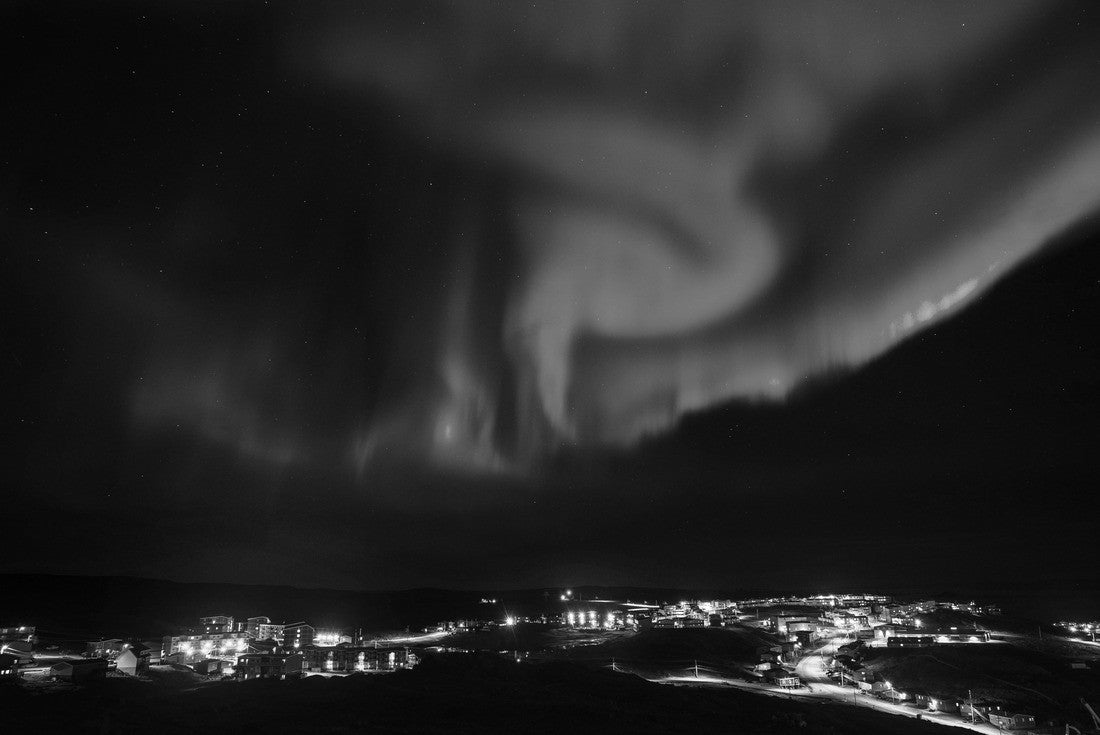 Northern lights on Iqaluit 2000pc PuzzleBlack and White