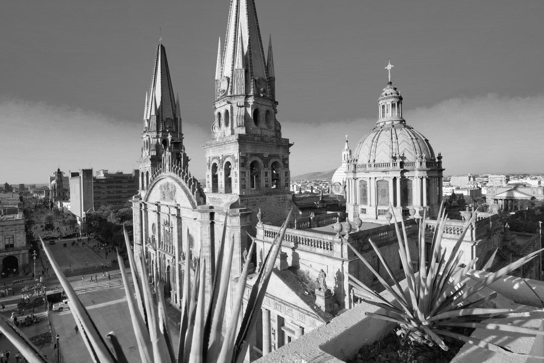 Guadalajara's emblem Central Cathedral (Cathedral of the Women's Movement) in the historic city center 2000pc PuzzleBlack and White