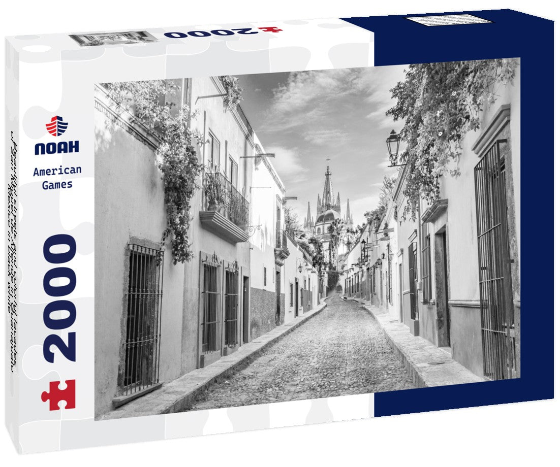 Beautiful streets and colorful facades of San Miguel de Allende in Guanajuato, Mexico 2000pc PuzzleBlack and White
