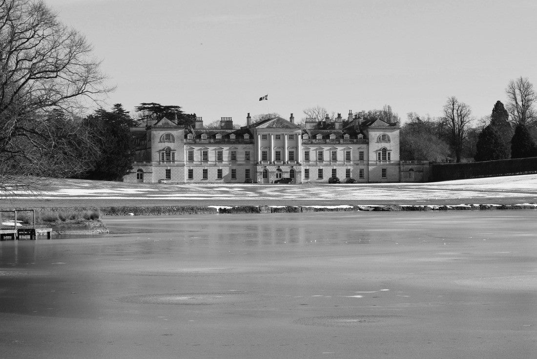 Woburn abbey in the winter time with a frozen lake 2000pc PuzzleBlack and White