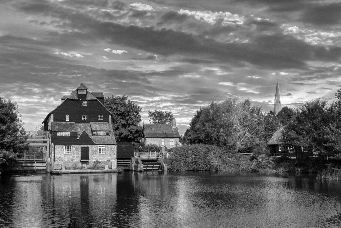 Sunset over Houghton Mill at river Avon in Gloucester-Glance 2000pc PuzzleBlack and White