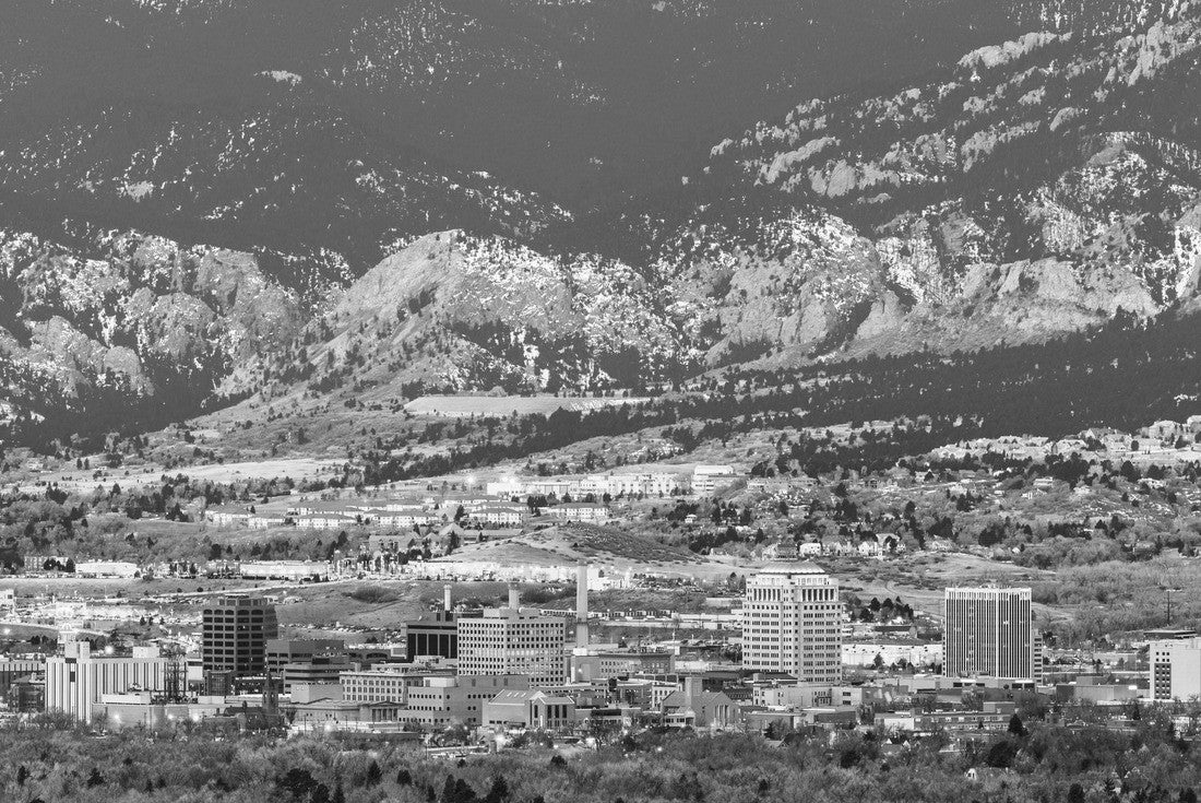Colorado Springs, Colorado, USA downtown skyline and mountains at dusk 2000pc PuzzleBlack and White
