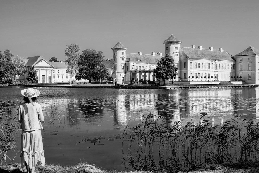 Noah Jigsaw Puzzle Young woman looks on Rheinsberg Castle, Germany in black white 2000 pieces