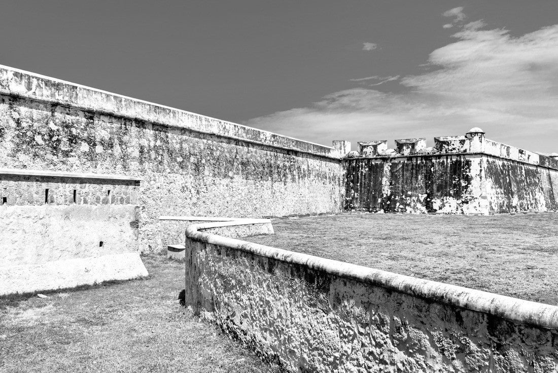 Baluarte de San Francisco, fortifications of San Francisco de Campeche in Mexico 2000pc PuzzleBlack and White