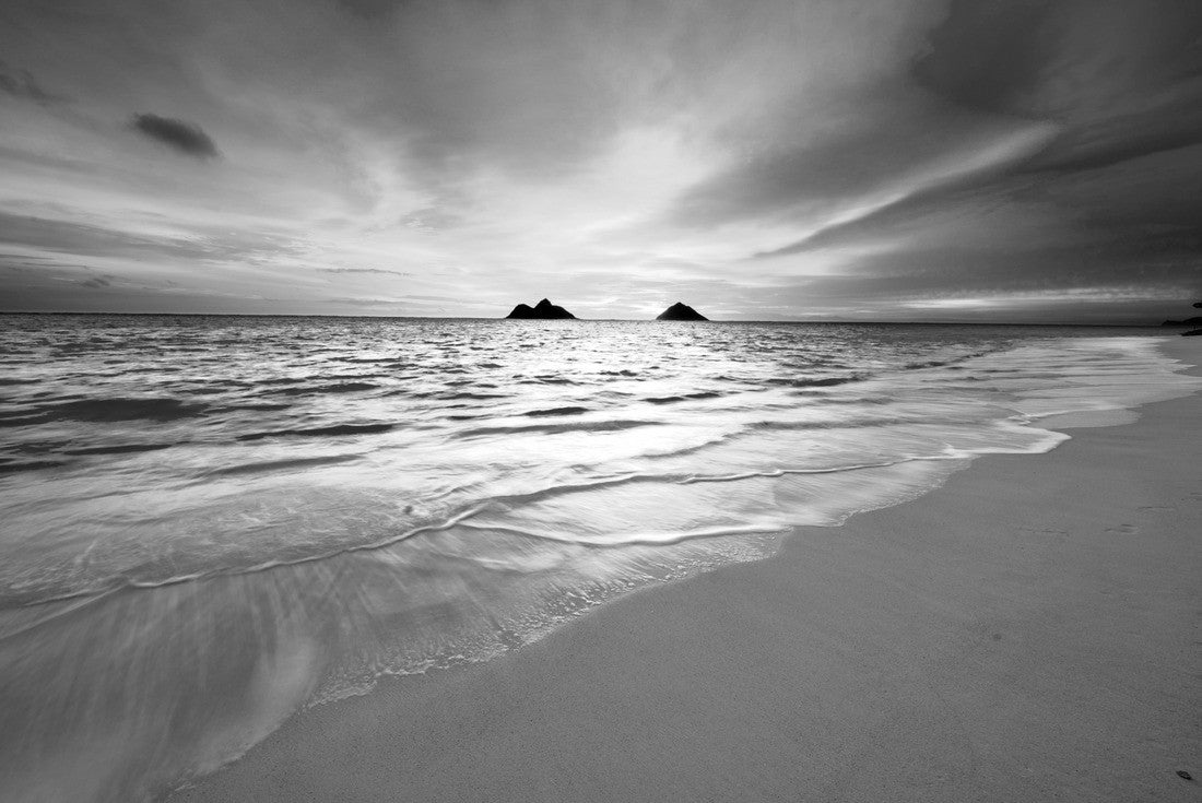 Sunrise at Lanikai Beach in Kailua, Oahu 2000pc PuzzleBlack and White