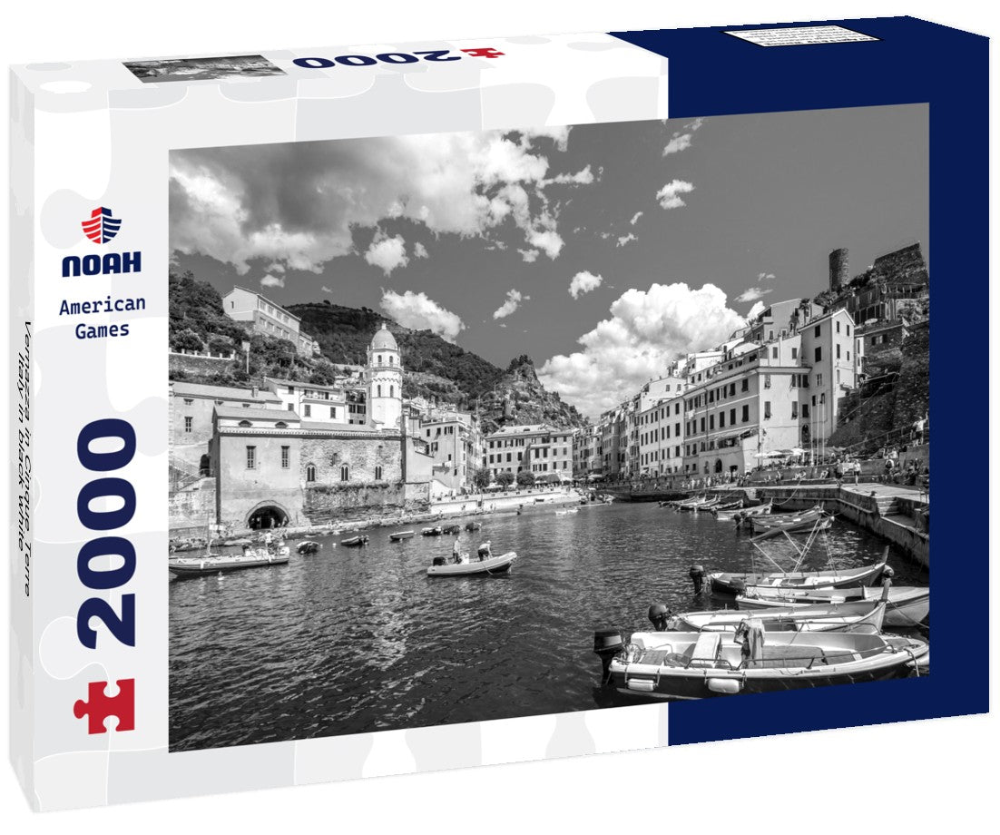 Vernazza in Cinque Terre, Italy 2000pc PuzzleBlack and White