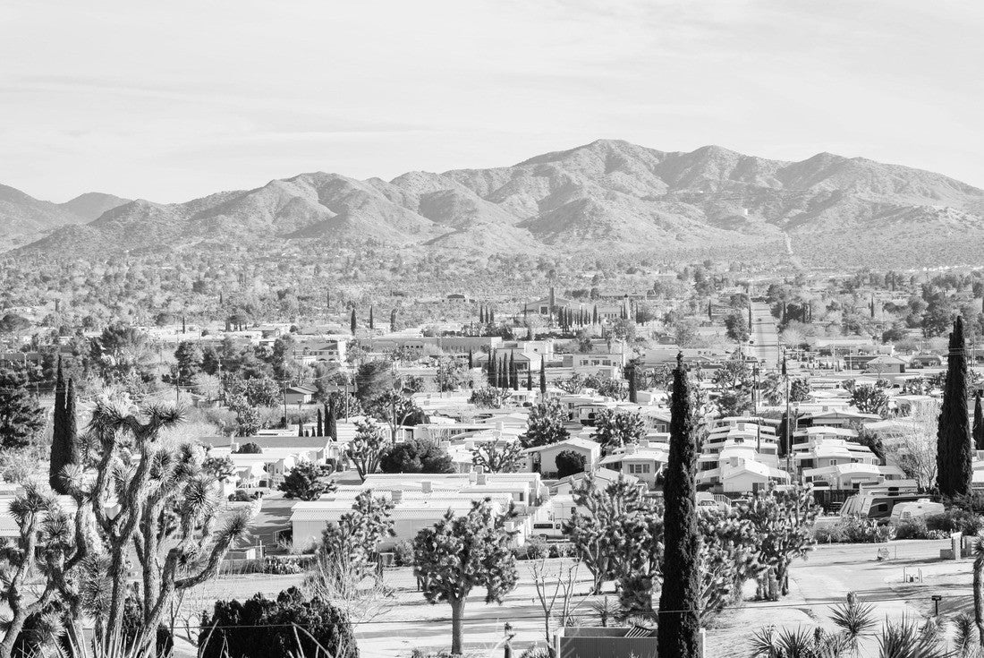 the desert town of Yucca Valley, California 2000pc PuzzleBlack and White