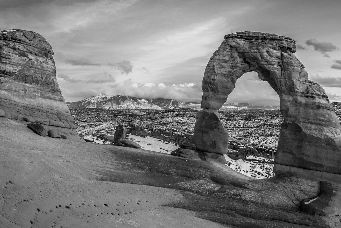 Noah Jigsaw Puzzle Twilight on Delicate Arch, Arches National Park Utah in black white 2000 pieces