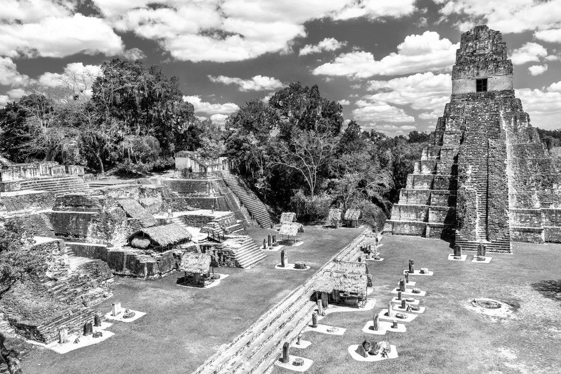 Temple of the Great Jaguar at Tikal. UNESCO world heritage in Guatemala 2000pc PuzzleBlack and White