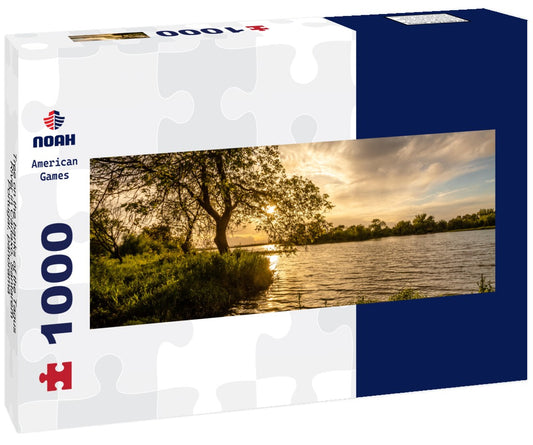 Noah Jigsaw PuzzleTree on the banks of the Tagus River in Cartaxo, Santarem, Portugal, Panorama 1000 Pieces