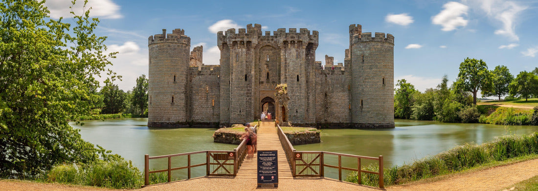 Historic Bodiam Castle, England 1000pc Panoramic Puzzle