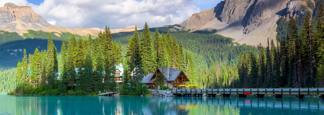 Beautiful emerald green lake, Yoho National Park, British Columbia, Canada 1000pc Panoramic Puzzle
