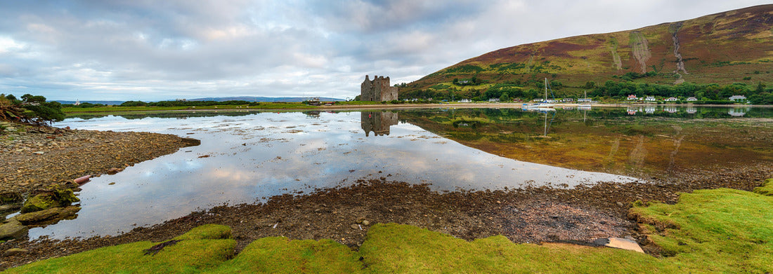 A the 13th century castle in Lochranza at high tide on the Isle of Arran in Scotland 1000pc Panoramic Puzzle