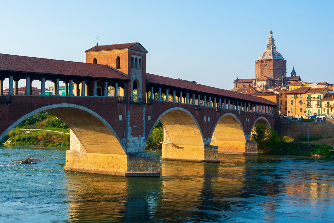 The Ponte Coperto is a bridge over the Tessiner river in Pavia, it is one of the symbols of the city of Pavia, it has five arches, it is completely covered with two portals at the ends 2000pc Puzzle