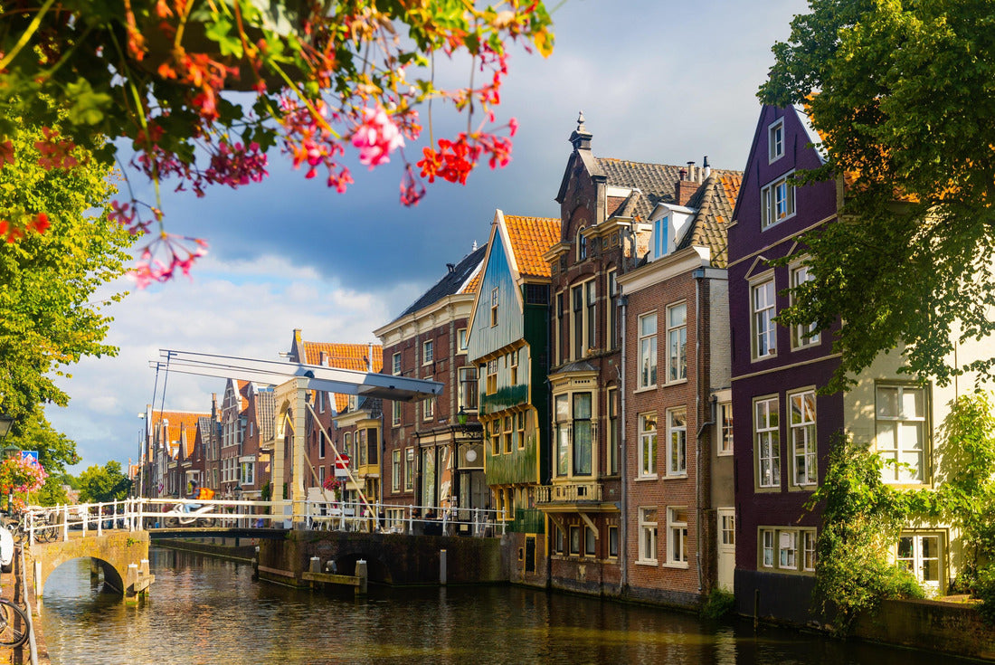 The old city center of Alkmaar streets, canal and drawbridge, Netherlands 2000pc Puzzle
