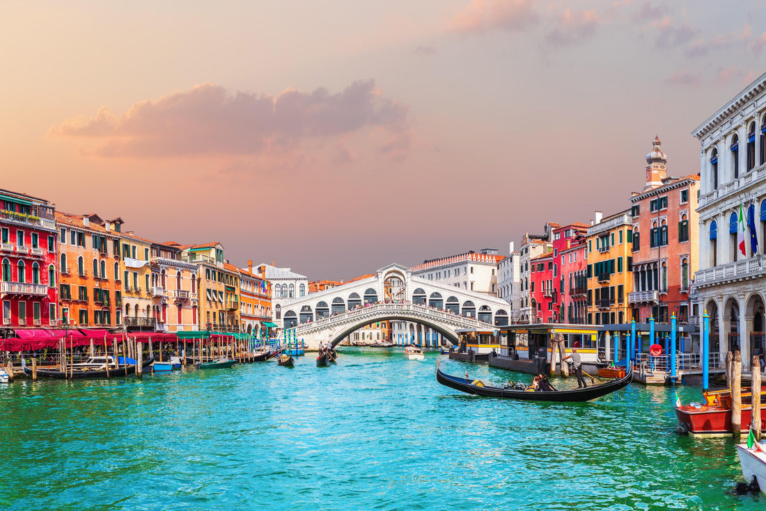 on the Grand Canal near Rialto Bridge in the Venice Lagoon, Italy 2000pc Puzzle