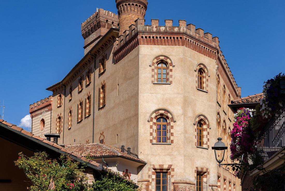 The town of Barolo, with the Falletti castle in Langhe region. Piedmont, Italy 2000pc Puzzle