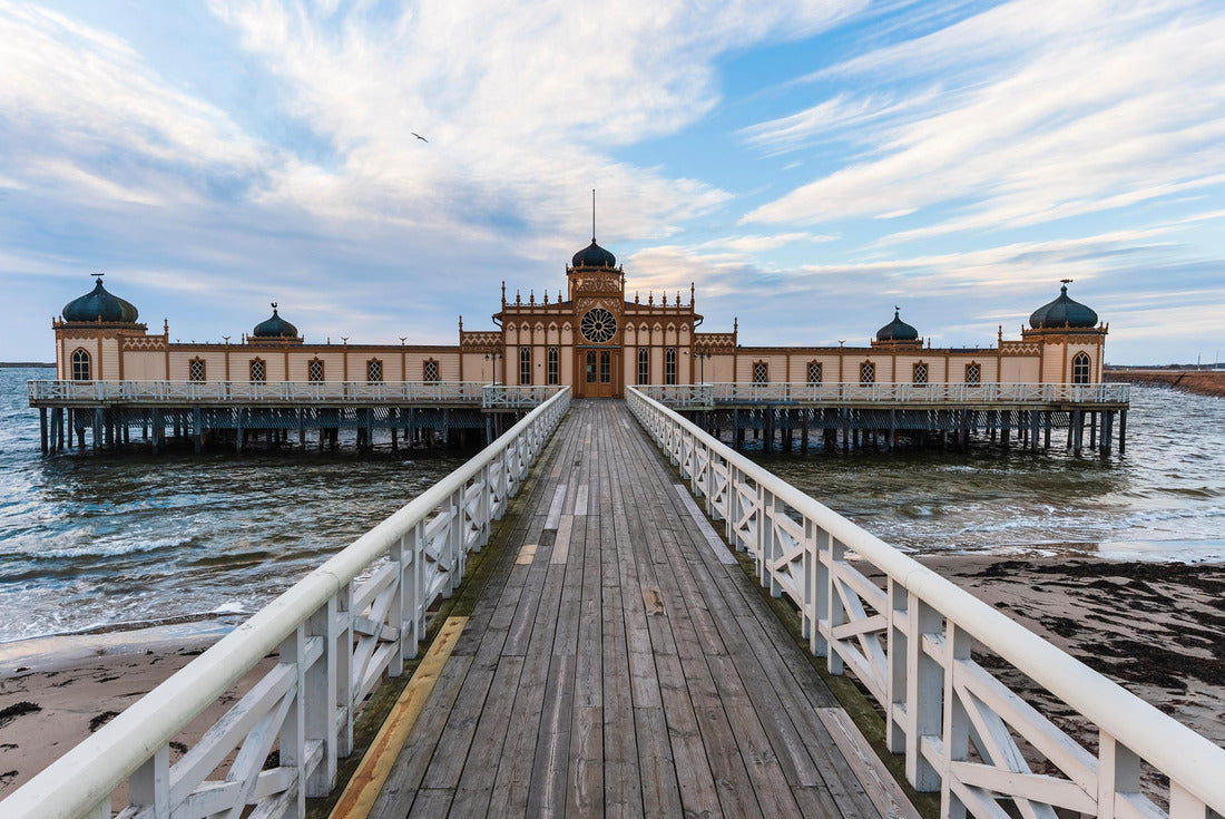 Noah Jigsaw Puzzle Varberg, Sweden is a breathtaking coastal town with beautiful boardwalks, bridges and open-air baths, surrounded by the sea 2000 pieces