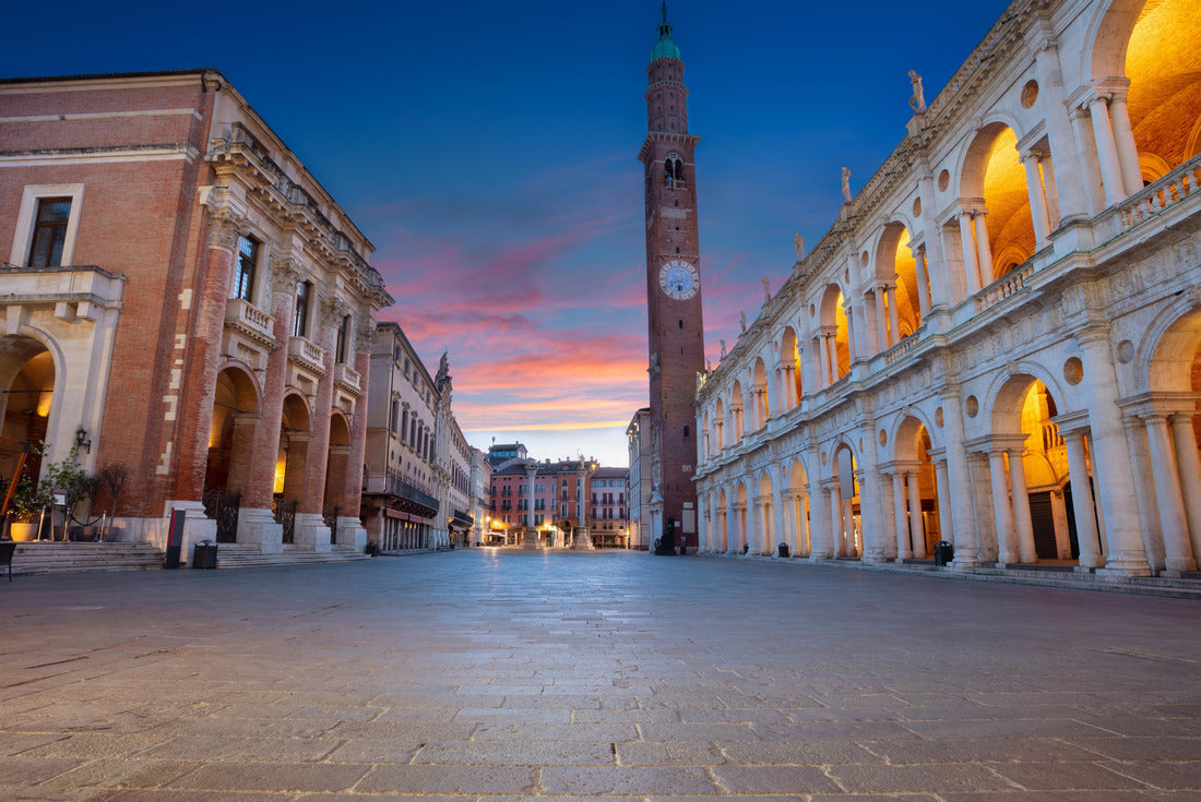 Vicenza, Italy. Cityscape of the historic center of Vicenza, Italy with an old square (Piazza dei Signori) at sunrise 2000pc Puzzle