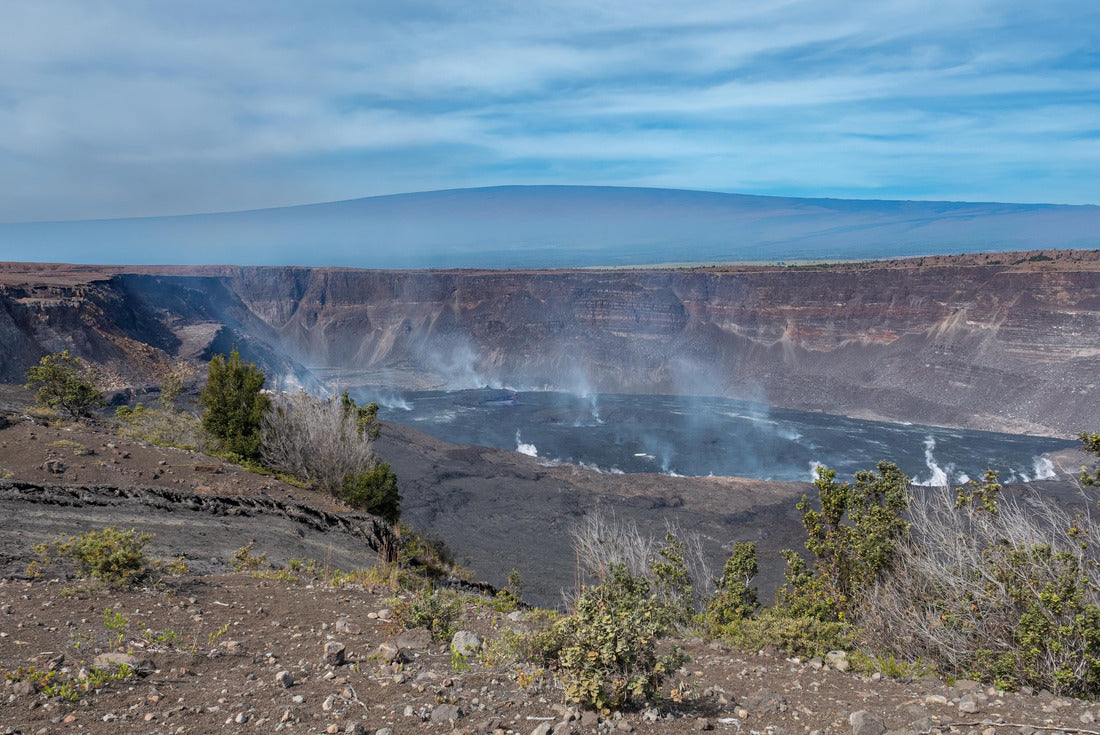 the caldera of Kilauea volcano, the most active of the five volcanoes of Hawaii island, Hawaii National Park, USA 2000pc Puzzle