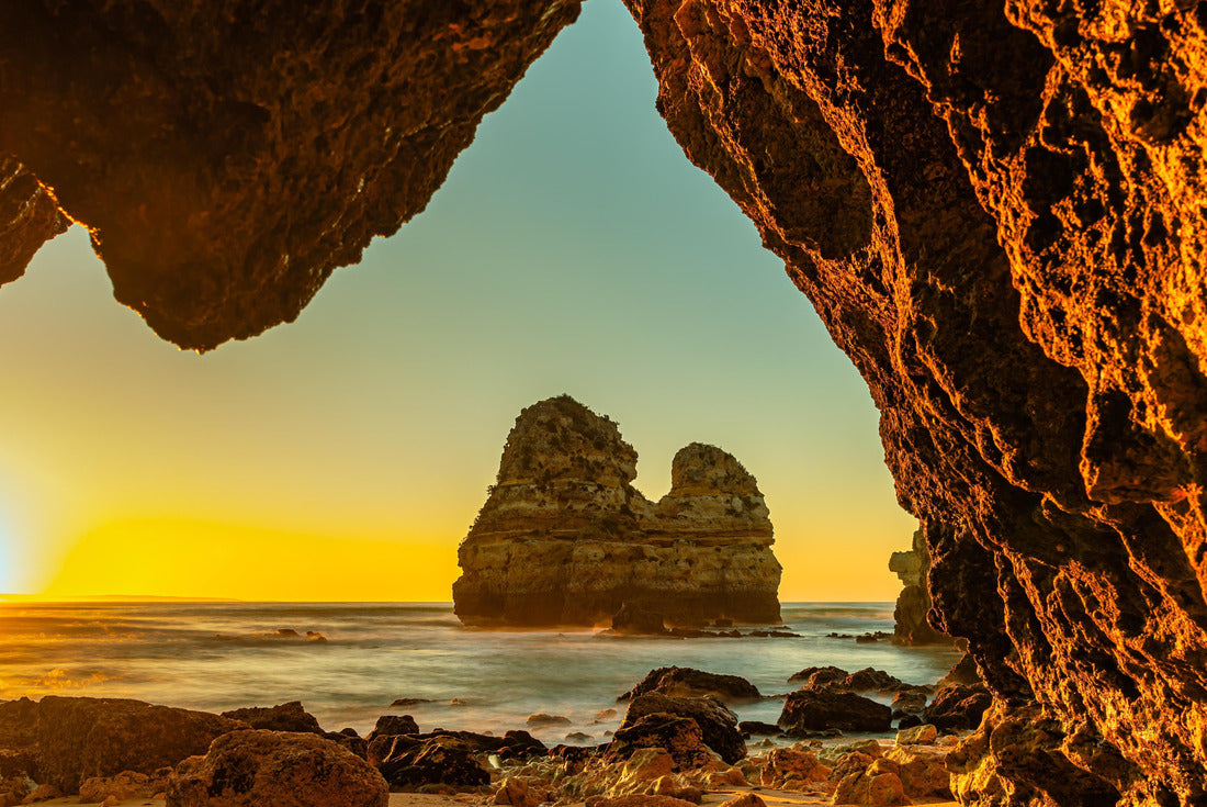 Noah Jigsaw Puzzle A beautiful shot of sunset at the rocky beach - Praia do Camilo beach near Lagos, Algarve, Portugal 2000 pieces