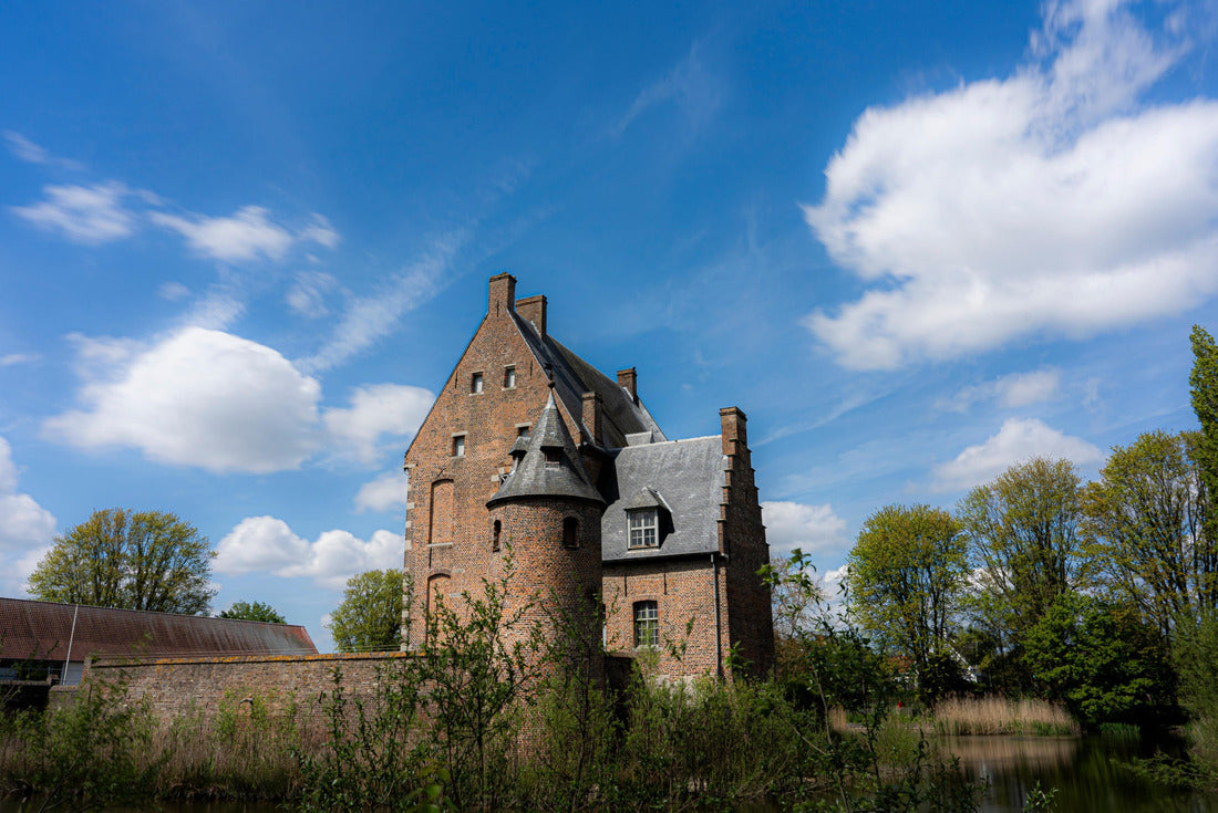 Beautiful view of the castle in Moeskroen, Mouscron. Graven Kasteel or Marcel Marier centrum 2000pc Puzzle