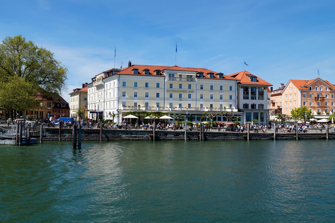 the sun-lit harbor of Lindau on Lake Constance and the historic Hotel Bayerischer Hof in the background 2000pc Puzzle