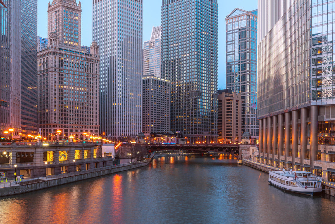 Noah Jigsaw Puzzle City of Chicago Riverwalk: usable bridge over Michigan River, Chicago City, USA 2000 pieces