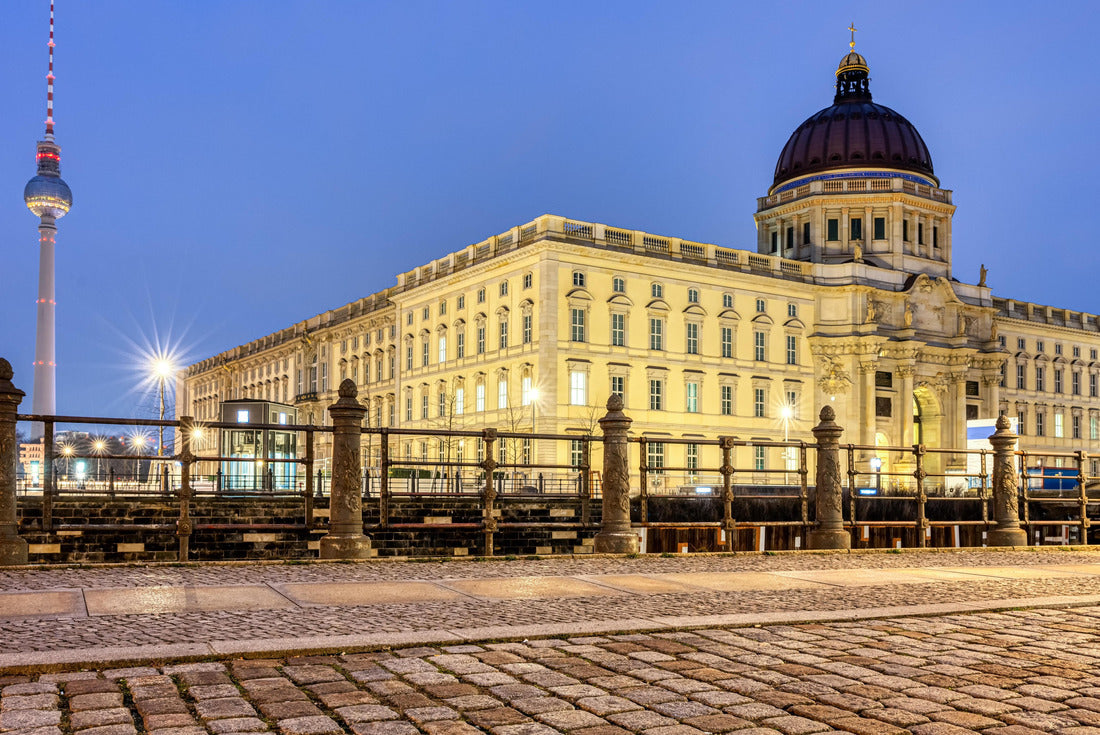 Noah Jigsaw Puzzle The Berlin TV tower at night 2000 pieces